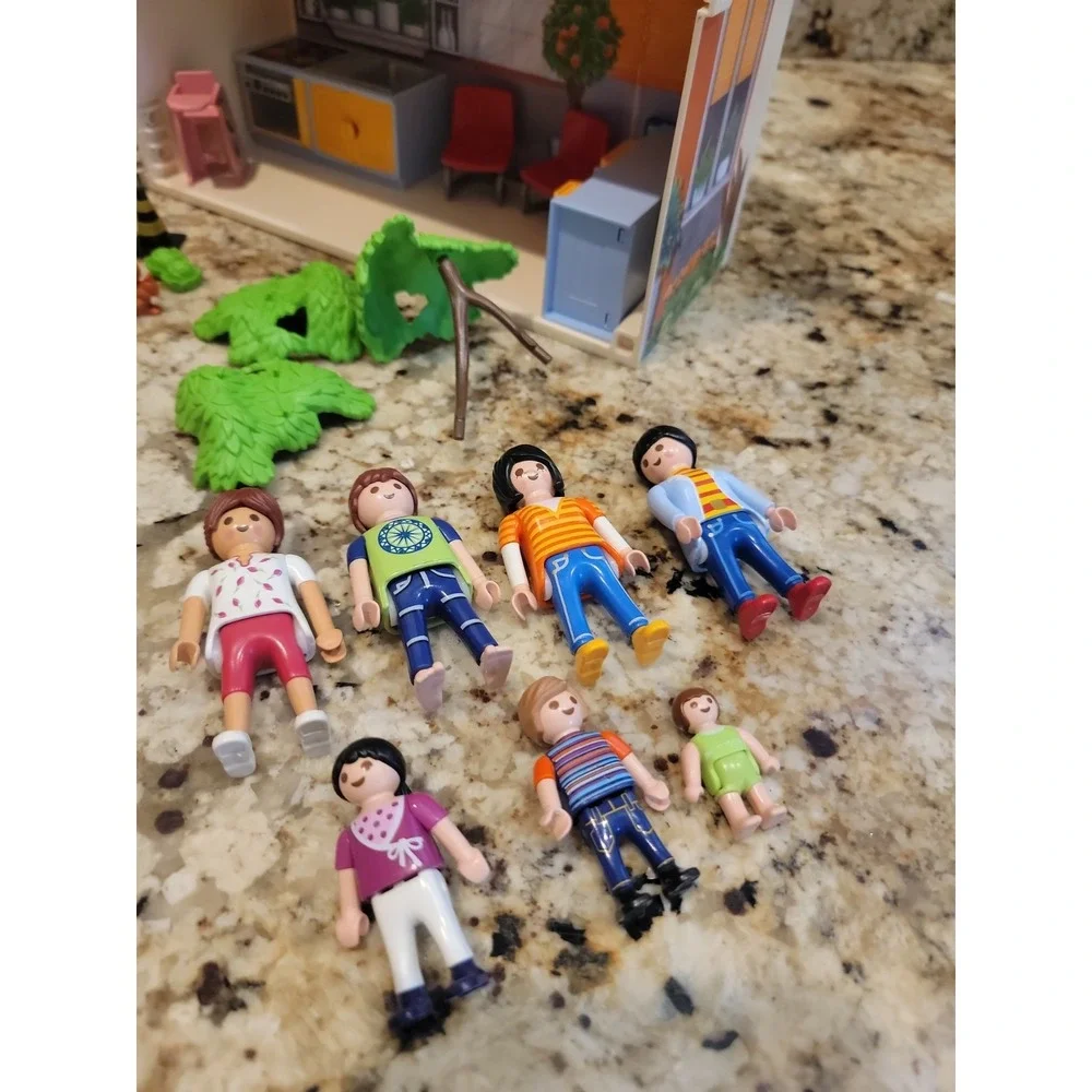 Playmobil Dollhouse 2005 Folding w/People And Accessories Not Complete